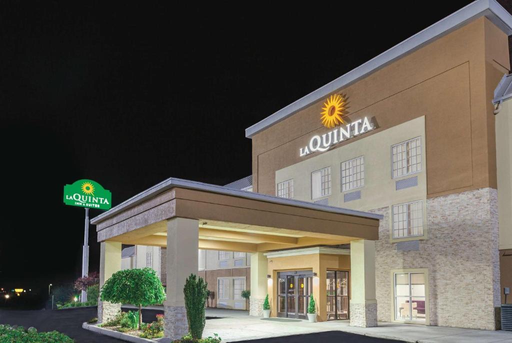 La Quinta Inn & Suites by Wyndham Knoxville North I-75 photo