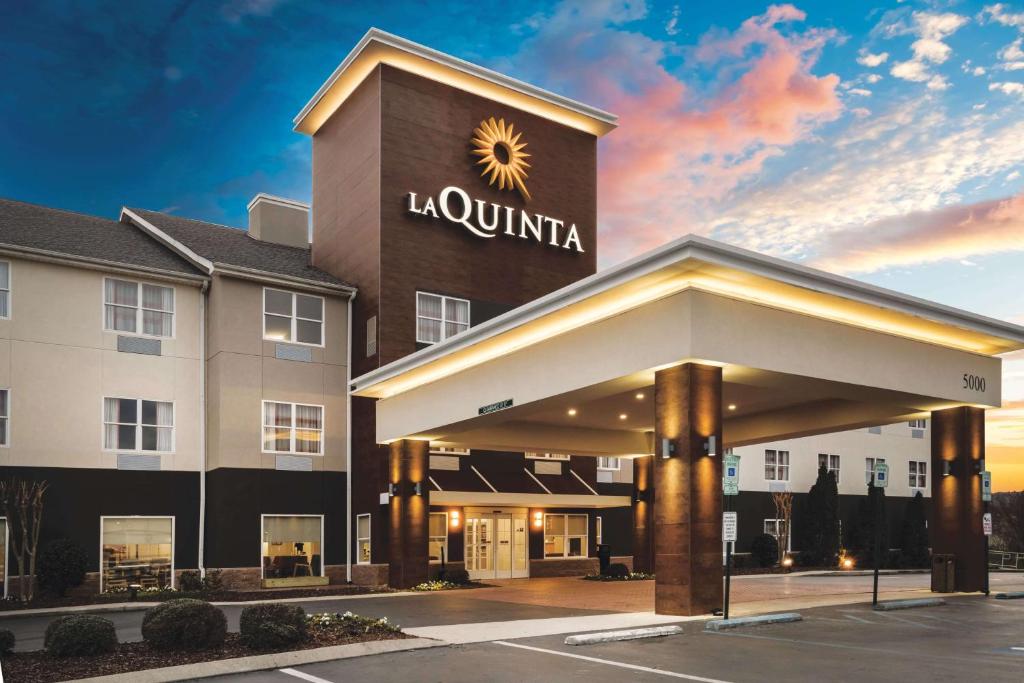 La Quinta Inn & Suites by Wyndham Chattanooga North - Hixson photo