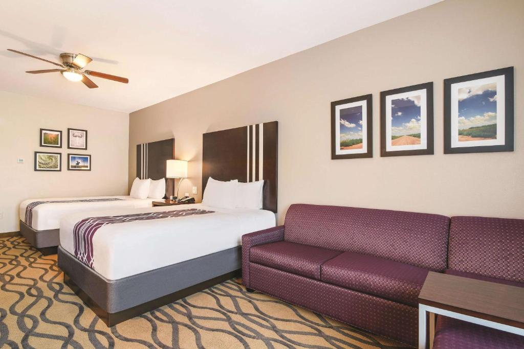 La Quinta Inn & Suites by Wyndham Luling photo