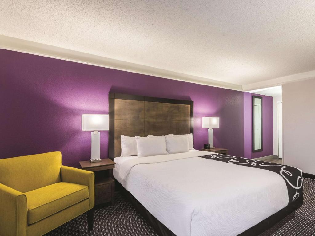 1 King Bed, Mobility Accessible Room, Non-Smoking