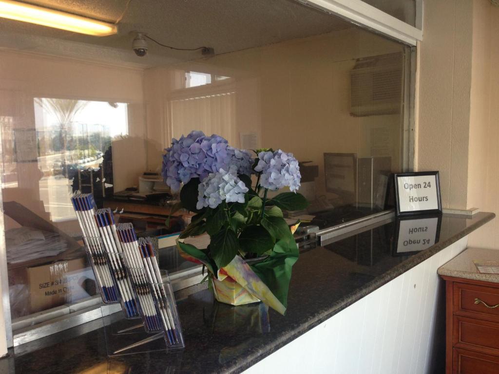 エコノ ロッジ オークランド レイク メリット エリア (Econo Lodge Oakland Lake Merritt Area) フロント・ロビー