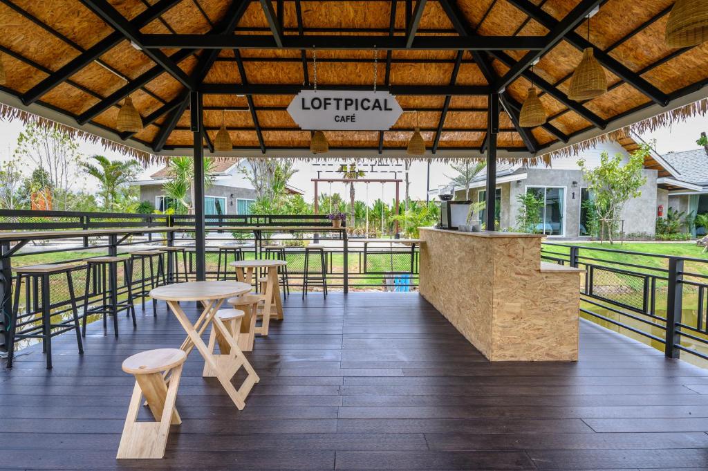 Bar/lounge, Loftpical Resort in Phuket