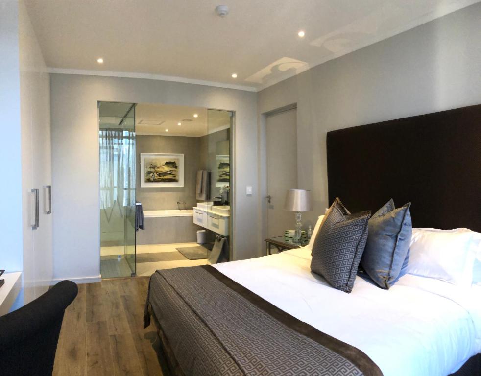 Sandton apartment, 2 bedroom, Johannesburg