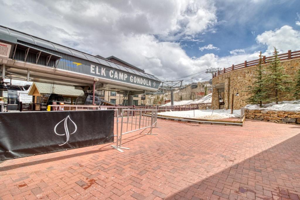 1 Bath Studio Apartment in Snowmass Village photo