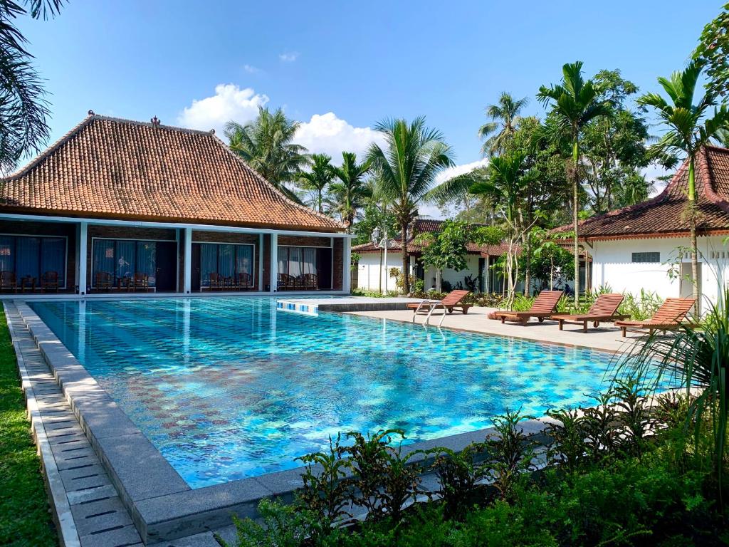 The Nalaya Hotel & Resto photo