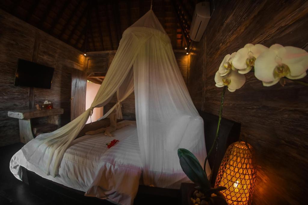 Flower Bud Bungalow photo