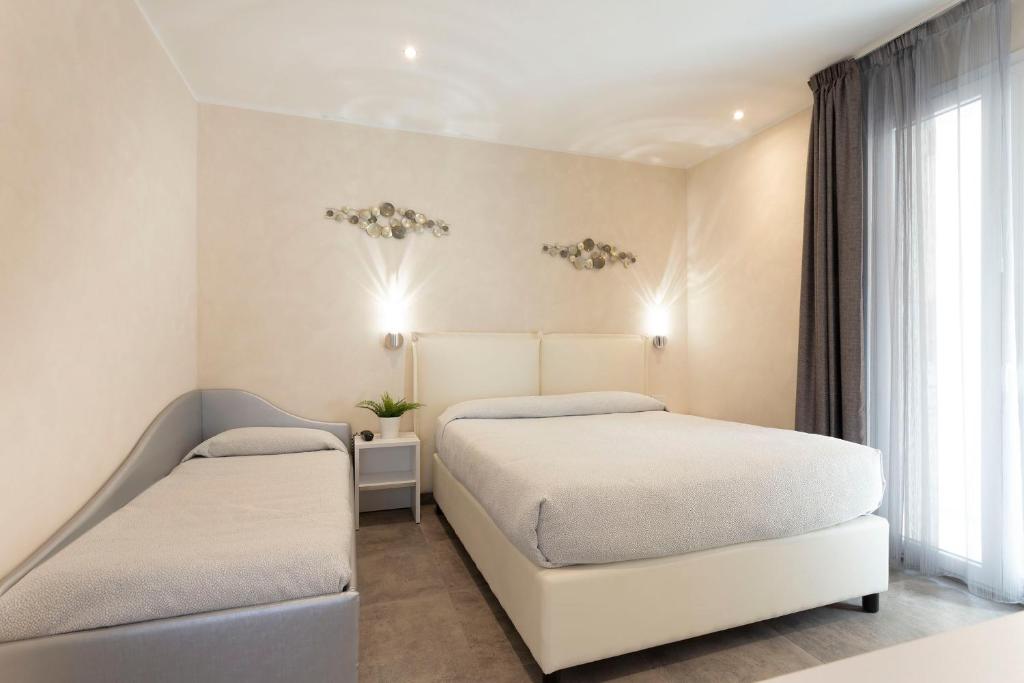 White Suite & Apartments - 5