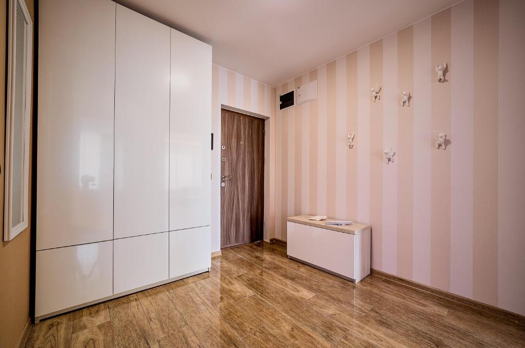 Penthouse Chic by Landev photo