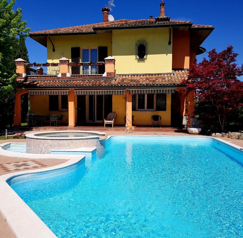 B&amp;B Villa Giulia — Hotel in Desenzano Del Garda