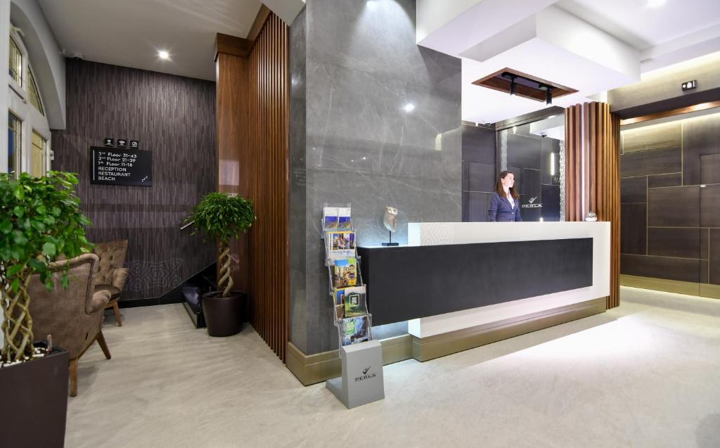 Front desk [24-hour]