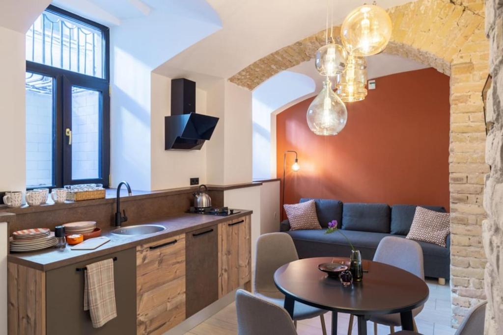 Charming Riga Old Town Apartment — Hotel in Riga