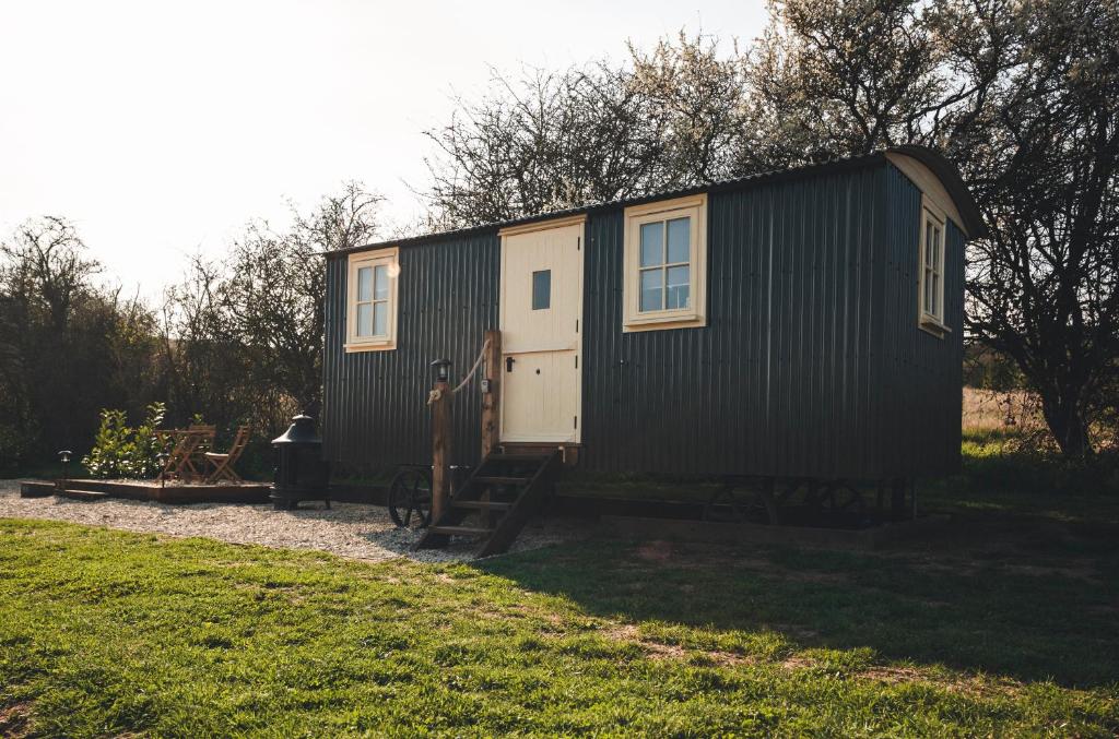 Avon Riverside Glamping, Warwick