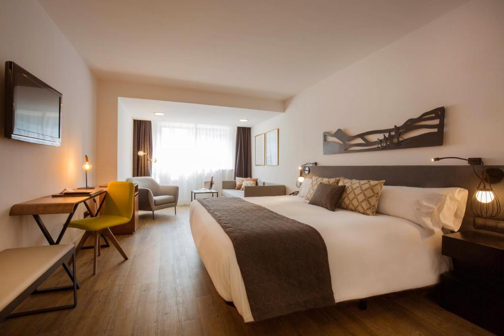 Husa Centric Photo 20