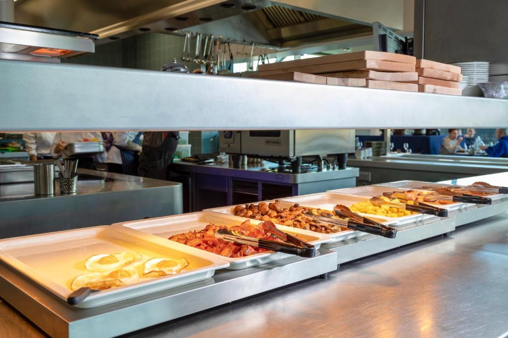 Hotel Dining