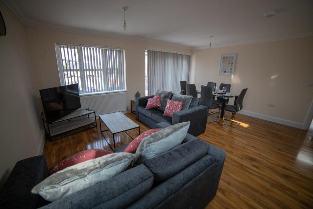 The Coach House - London Heathrow Serviced Apartments photo