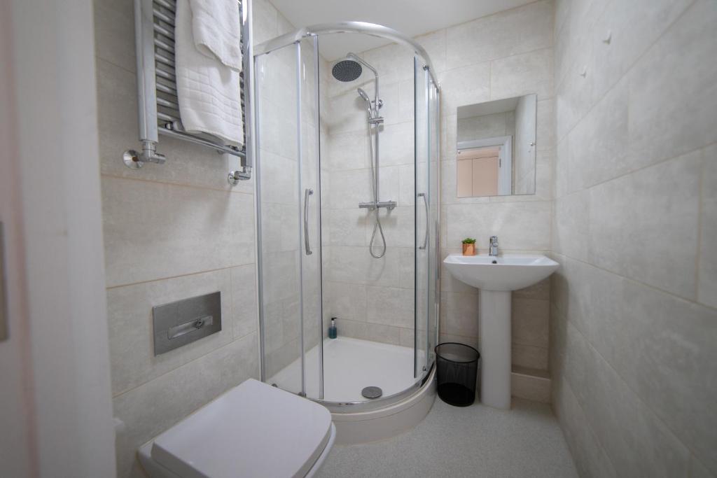The Coach House - London Heathrow Serviced Apartments photo