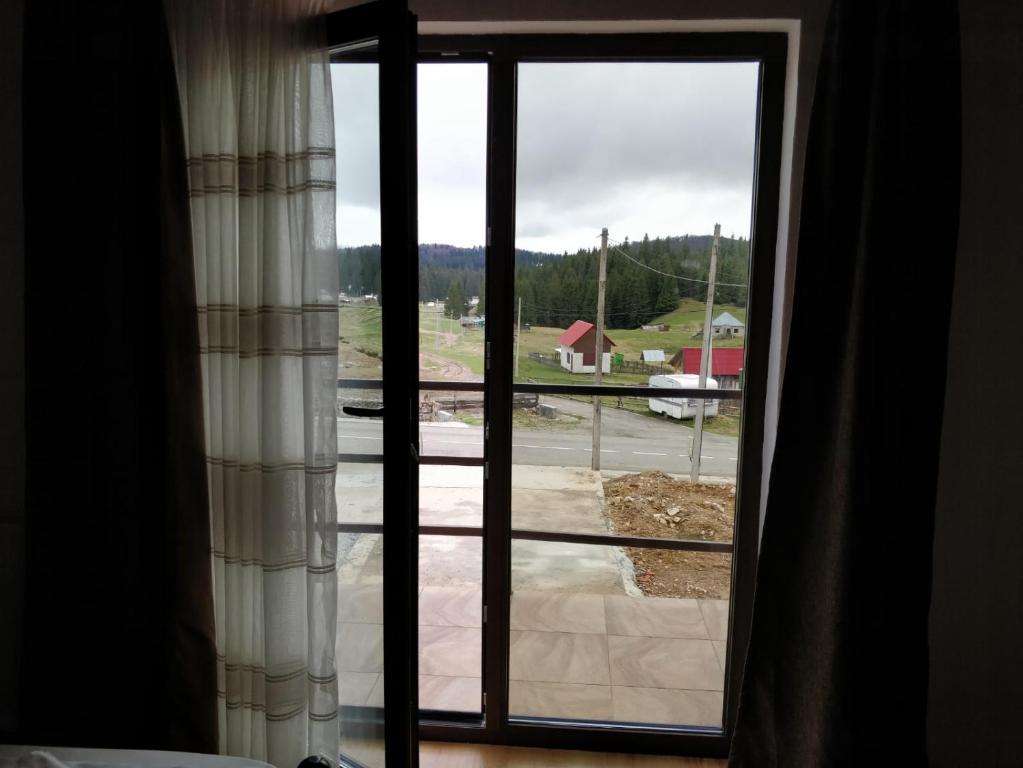 Simiriam Apuseni, Padis photo