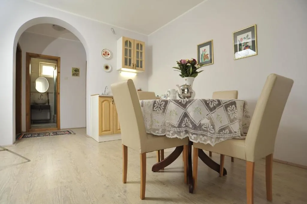 Apartments Izvor، فندق في فردنيك