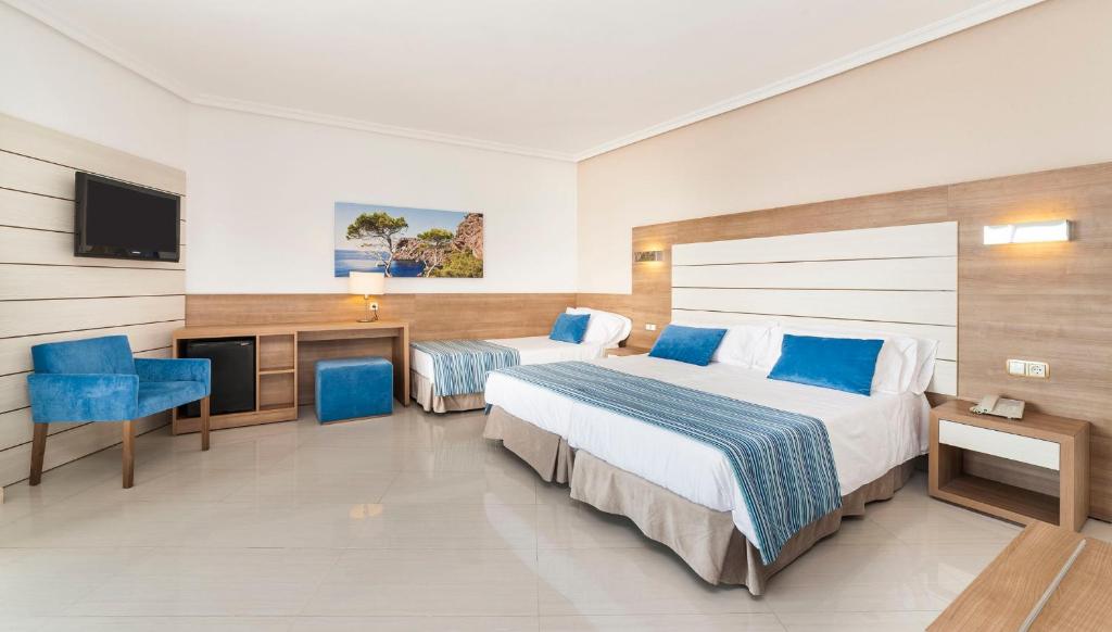Globales America — Hotel rooms in Calas de Mallorca, Balearic Islands