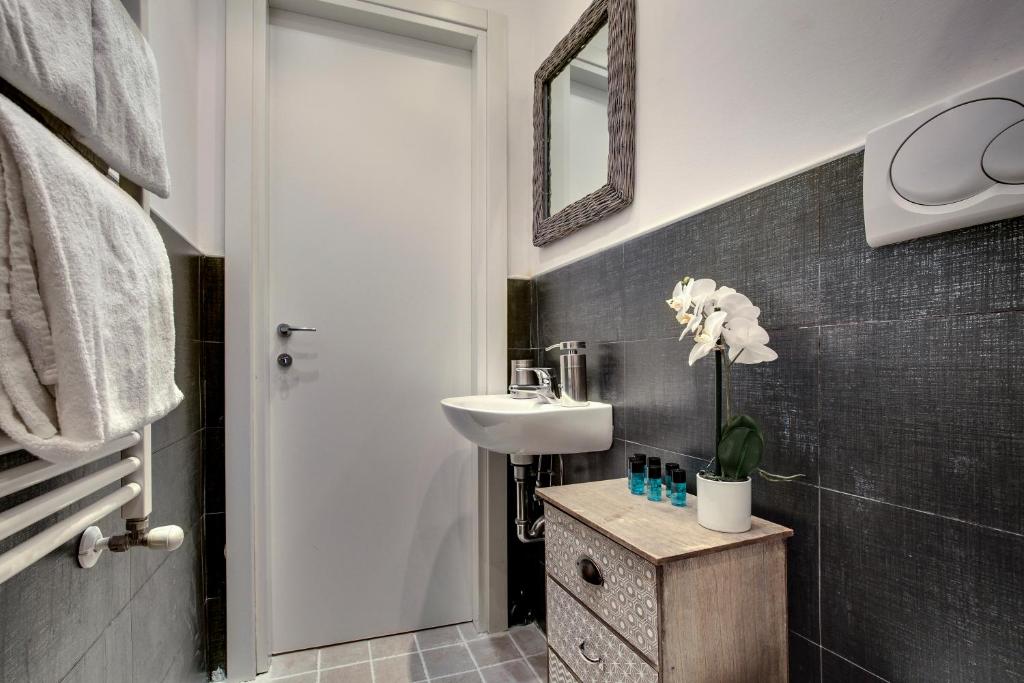 Charming Castello Apartments photo