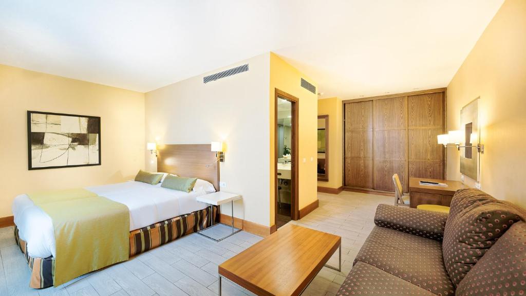 Bull Astoria Photo 17