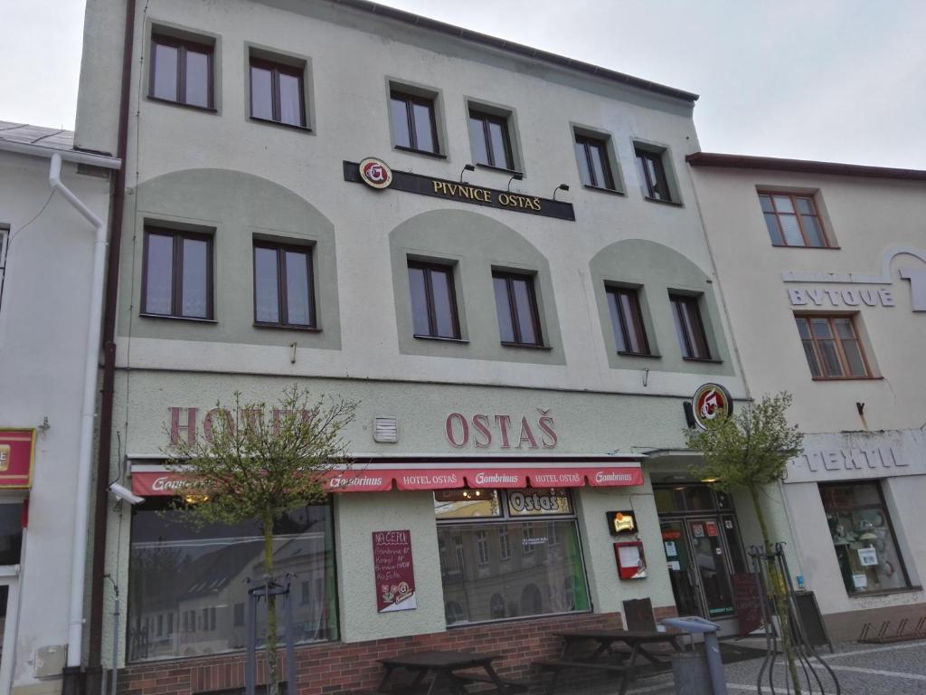 Hotel Ostas Police nad Metuji — Hotel in Hradec Kralove