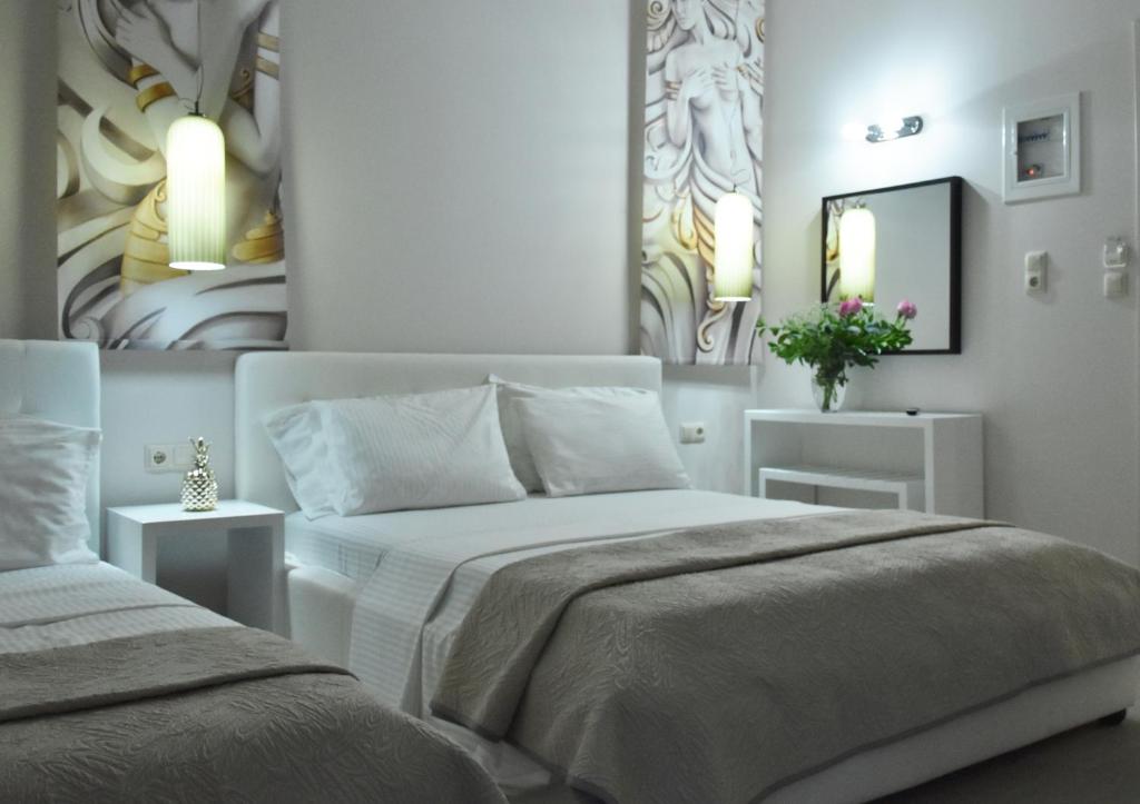 CROSS PLAZA — Hotel in Stavros