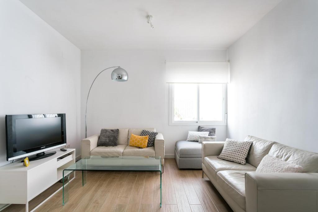 TRIANA 3 Bedrooms &amp; 2 bath Parking Included — Hotel in Seville