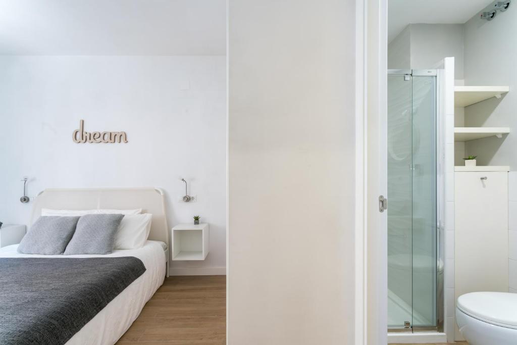 TRIANA 3 Bedrooms & 2 bath Parking Included photo