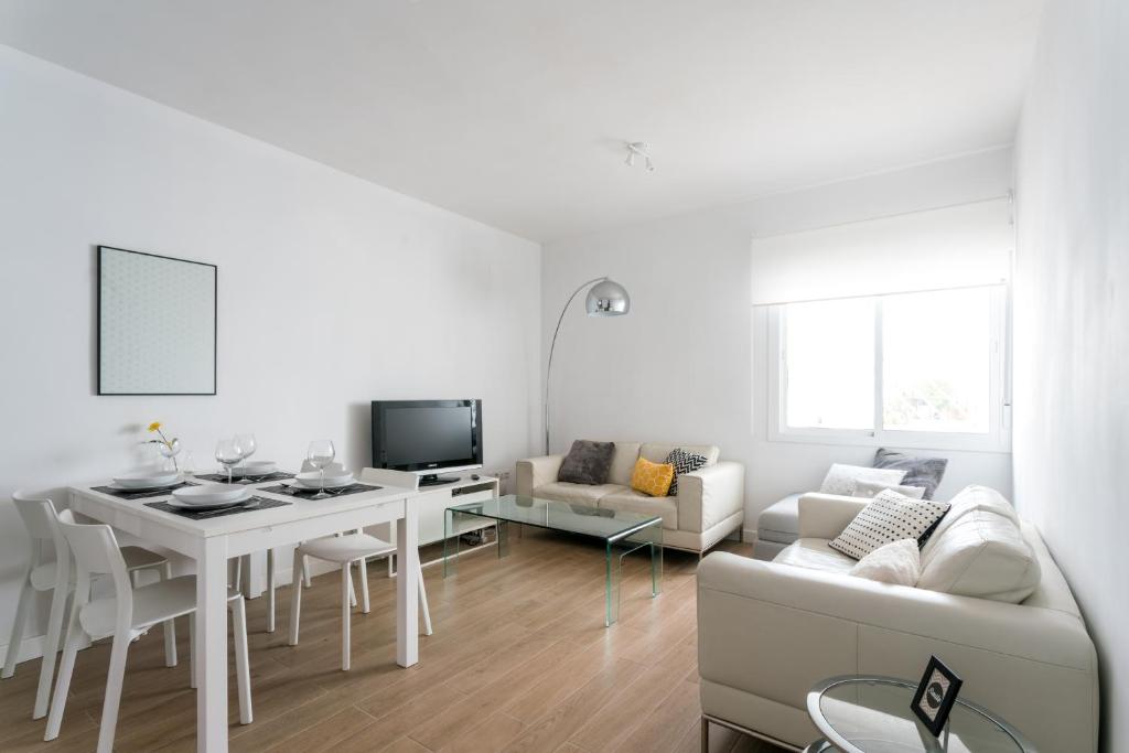TRIANA 3 Bedrooms & 2 bath Parking Included - 3