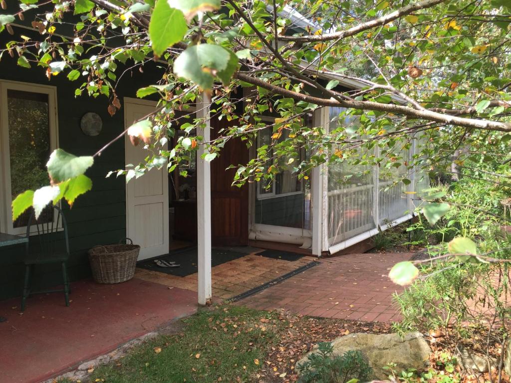 Lakeside Garden Chalet photo