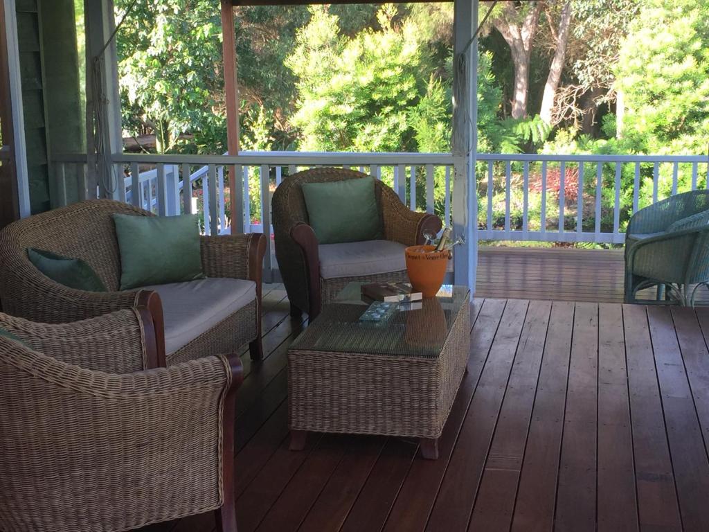 Lakeside Garden Chalet photo