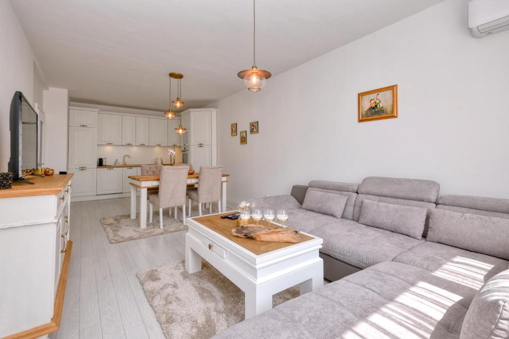 Apartment Grand Karavel Centre — Hotel in Varna