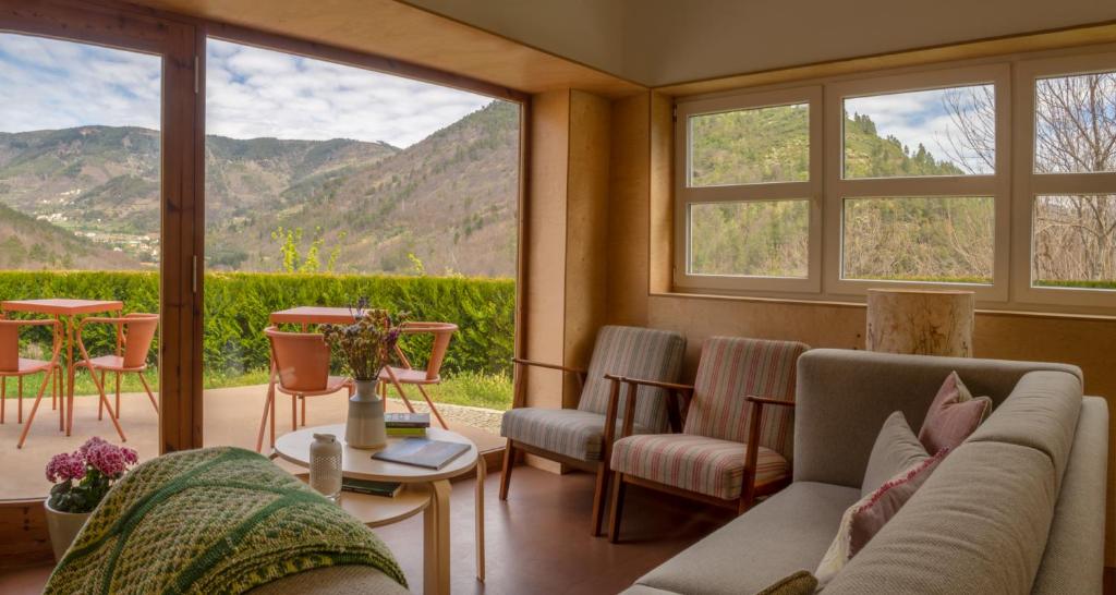 Solar da Castanha - Forest House — Hotel in Manteigas