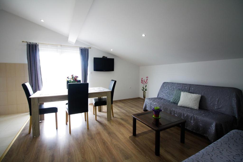 Sebi Apartment 300 m from beach — Hotel in Rovinj