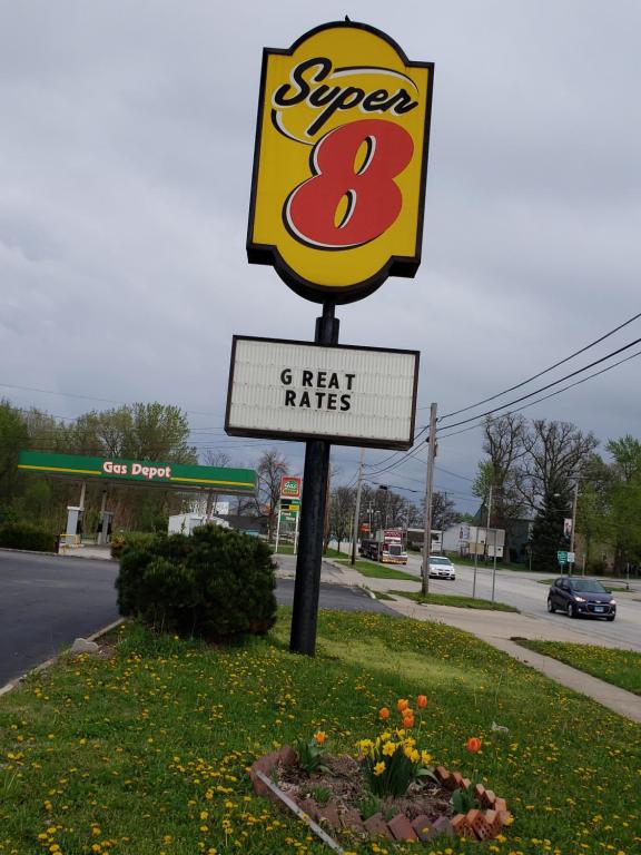 Super 8 By Wyndham Watseka photo