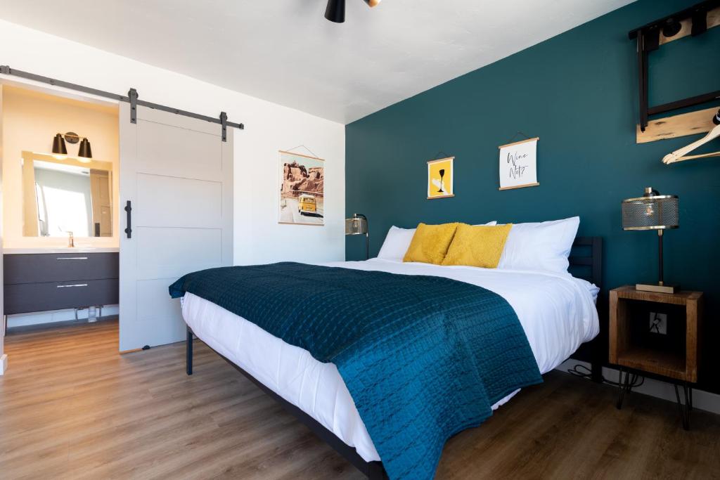 Spoke and Vine Motel photo