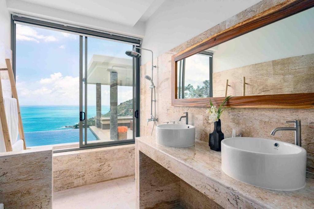 Luxury SeaView Villa -Double Infinity Pools-20 Persons photo