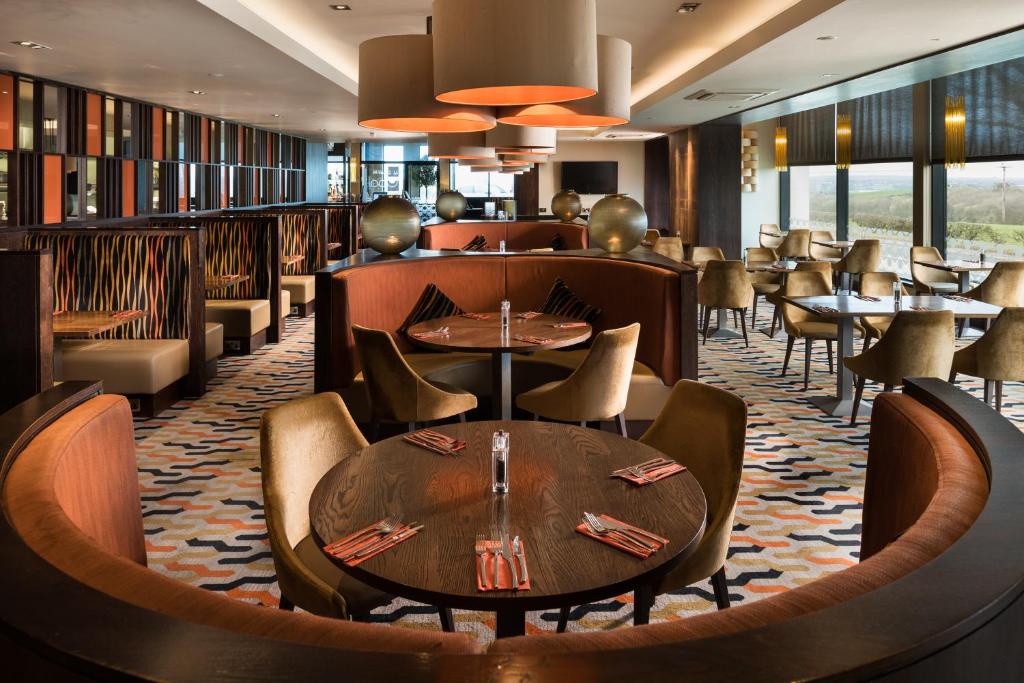 فندق رادستون (Radstone Hotel)