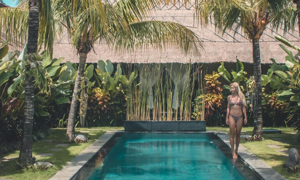 スイミングプール