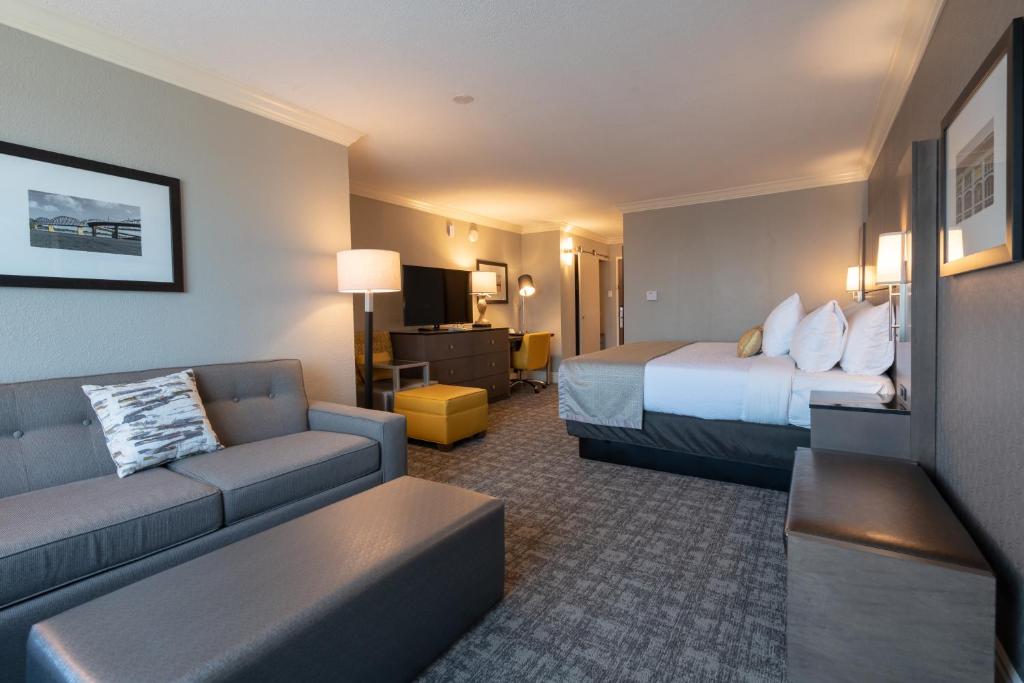 Cottonwood Suites Louisville Fair & Expo Center Photo 14