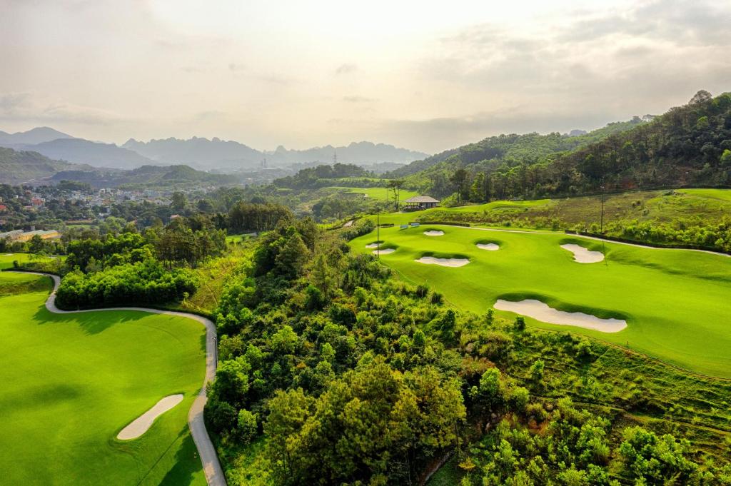 Lapangan golf di properti