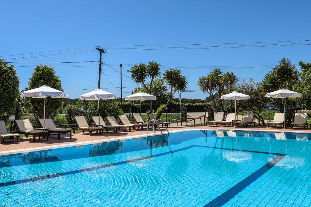 Sunset Studios & Apartments photo