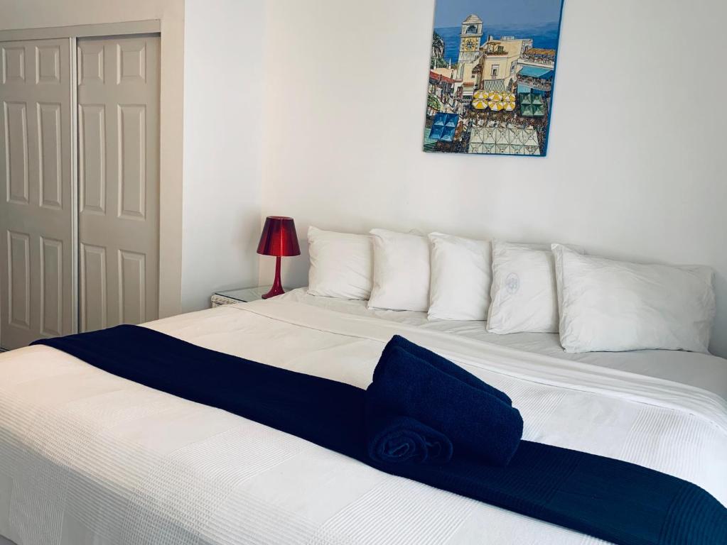 Beach House BEACHFRONT 107 — Hotel in Miami Beach (FL)
