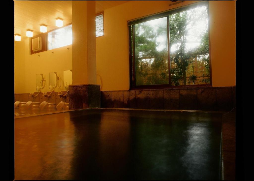 Hot spring bath, 御宿しんしま in Izu