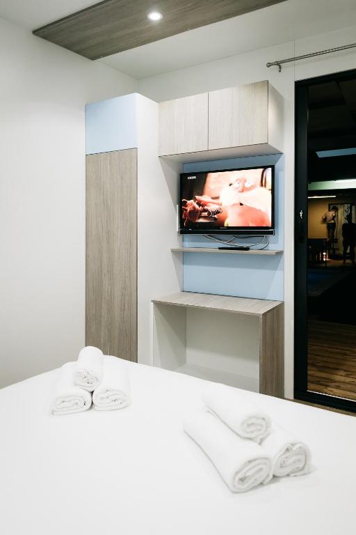 Illyria Apartments photo