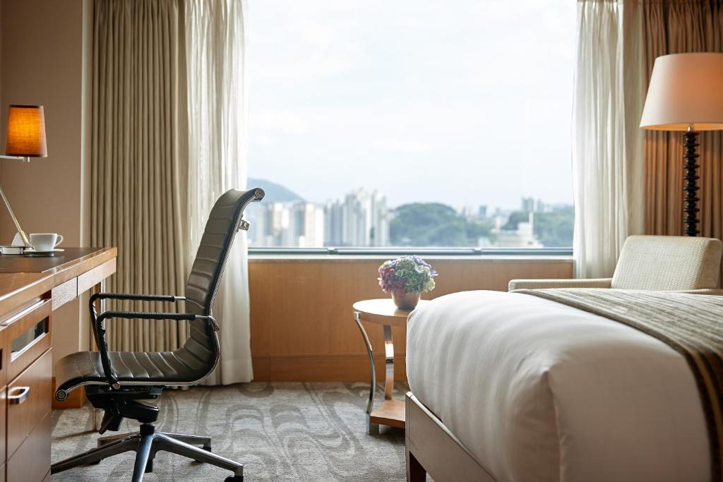 Hotel Room 5