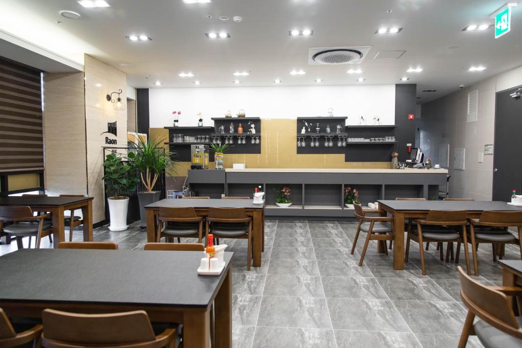 Restaurant, Hotel Daoom in Ulsan