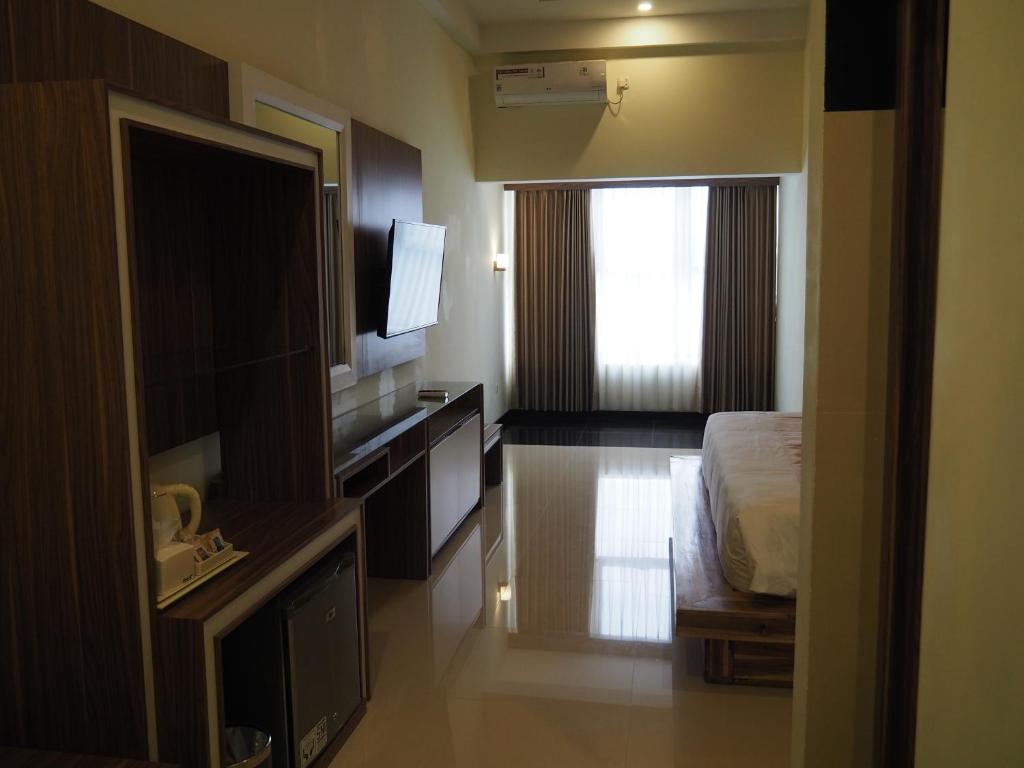 Shared lounge/TV area