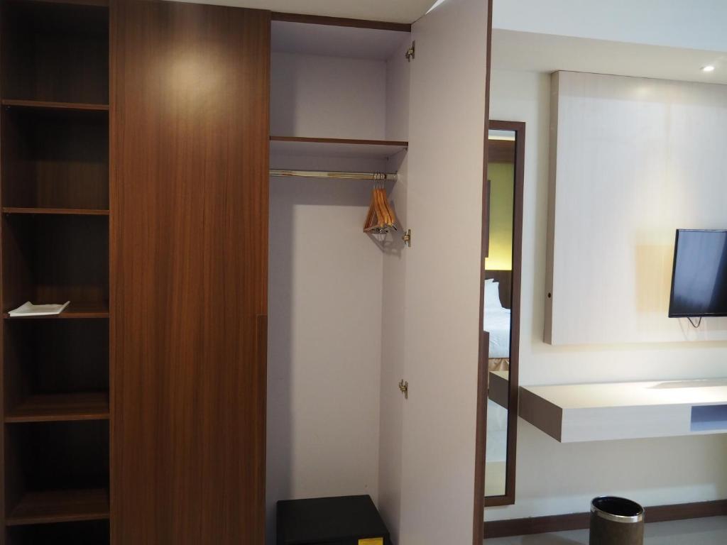 Shared lounge/TV area
